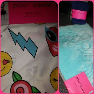 Betsey Johnson 8 piece Bath Set